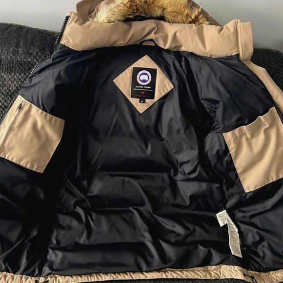 SOLD Canada goose jacket - Picture 3 of 3